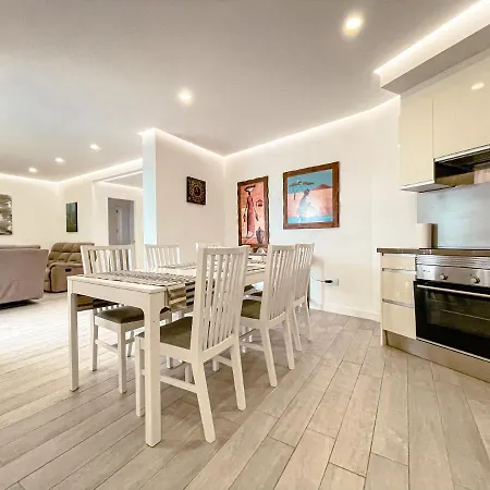 3-bed Flat, Ocean Garden, Heated Pool, Parking, Pp207