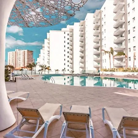 3-bed Flat, Ocean Garden, Heated Pool, Parking, Pp207 Apartment *